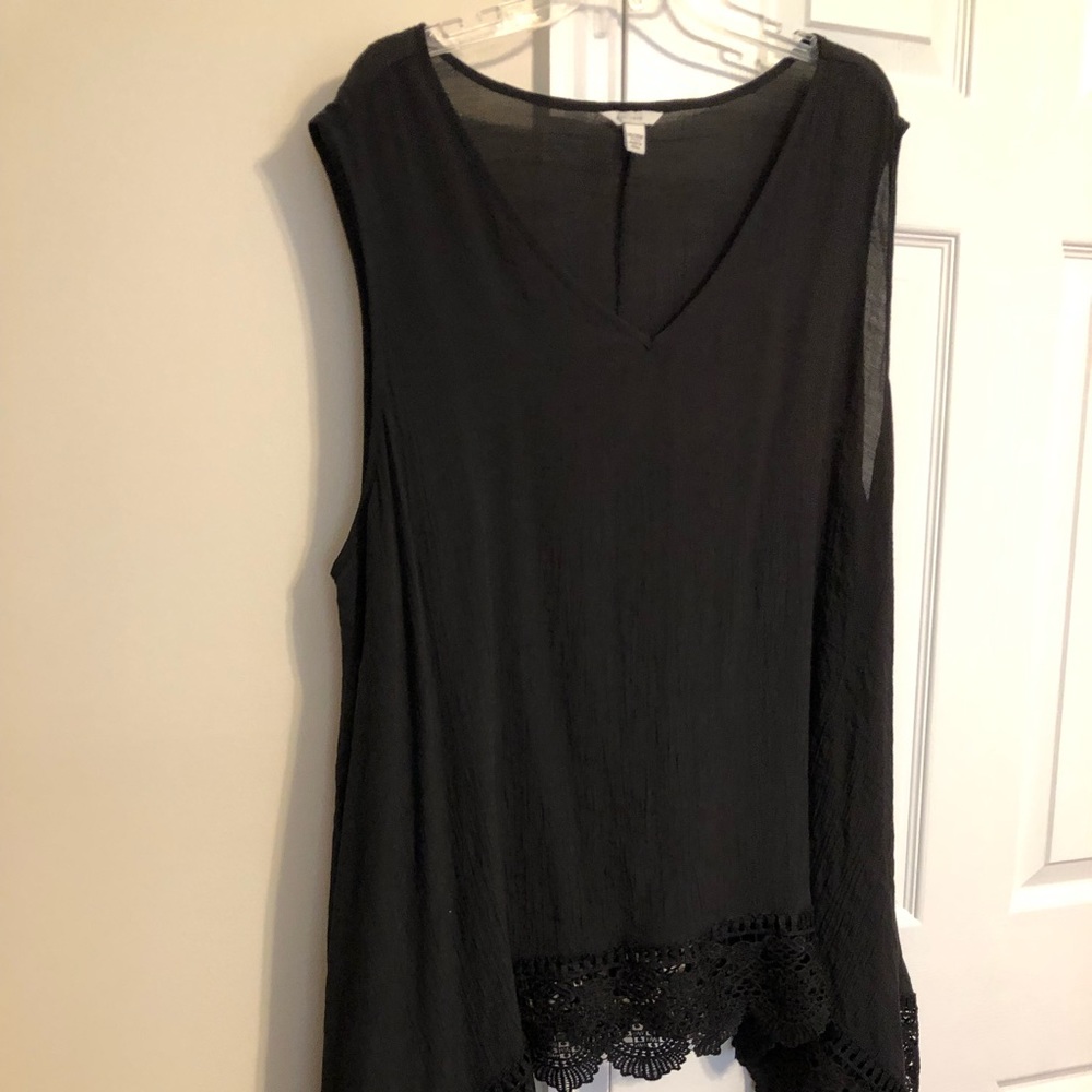 NWOT black shark bite black top